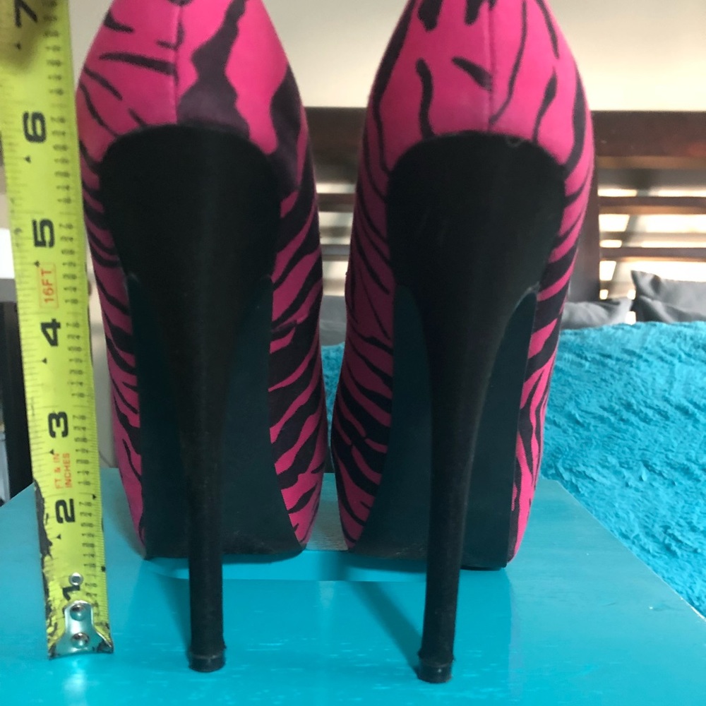 Pink and black zebra high heels - Picture 2 of 4